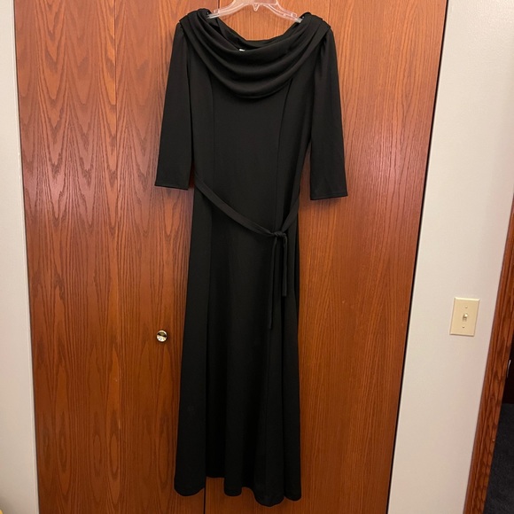 Black | formal style | maxi dress - Picture 9 of 12